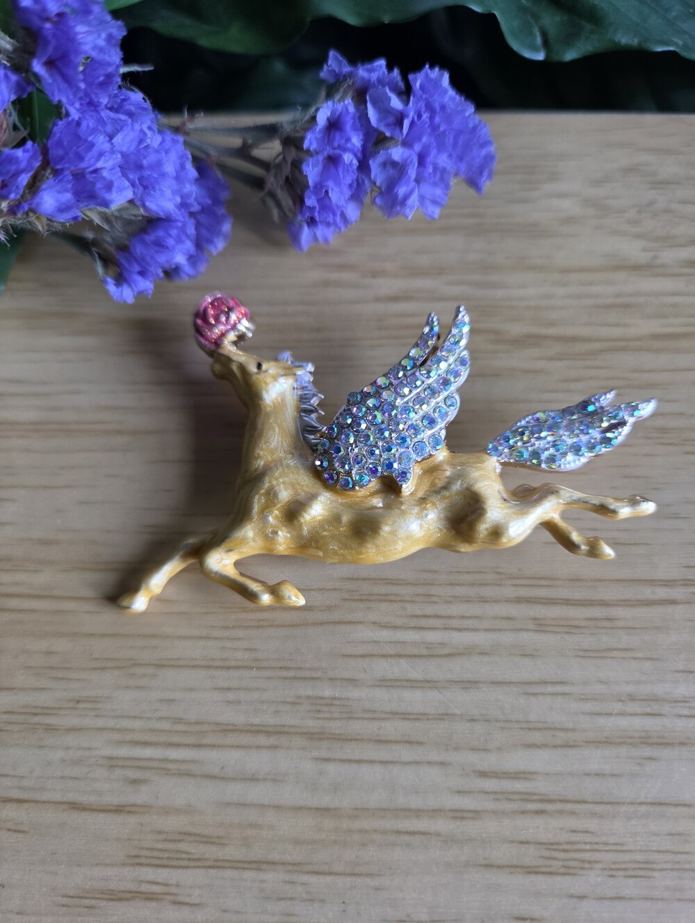 Horse Brooch With Rhinestone Rings